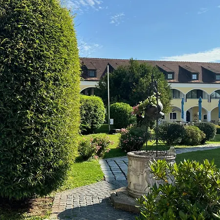 Schloss Aparthotel 3*