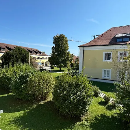 Schloss - & Wellnessanlage 公寓式酒店 3*