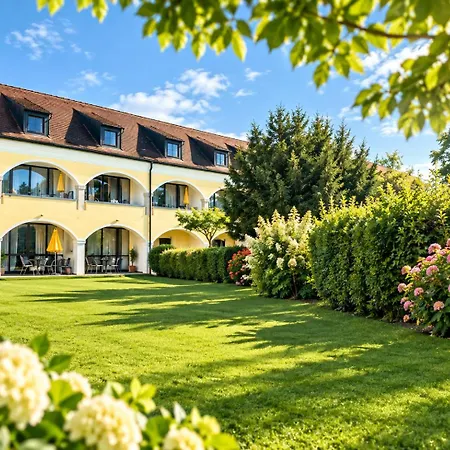 Schloss - & Wellnessanlage 3*