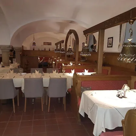Schloss - & Wellnessanlage 公寓式酒店 3*